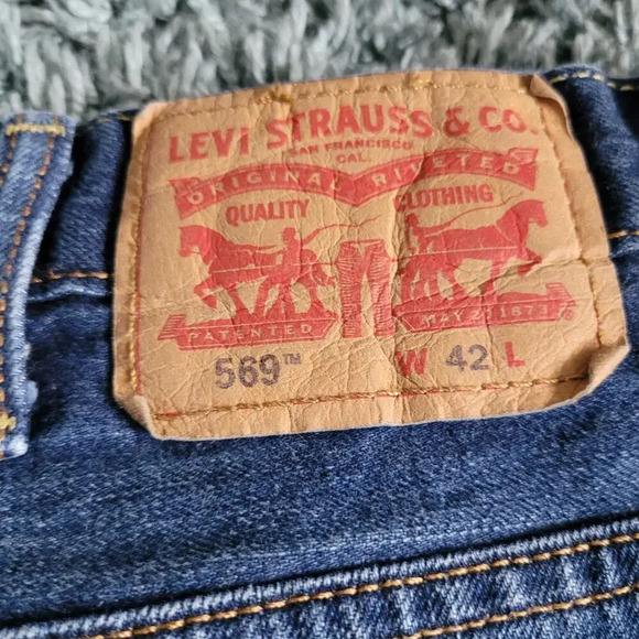 Levi's 569 Men's Jeans Shorts Size 42 Blue Denim 100% Cotton 5-Pockets Mid-Rise - Picture 2 of 10